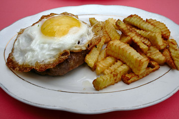 egg and fried potatoes