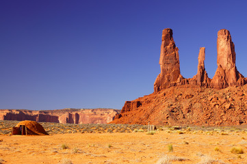 Fototapeta premium three sisters mesa in monument valley