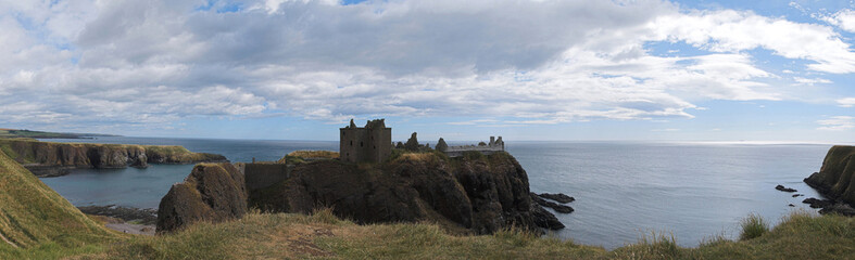 Fototapeta na wymiar dunnottar castle panorama