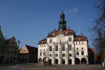 Fototapeta na wymiar lüneburger marktplatz mit rathaus, lüneburg
