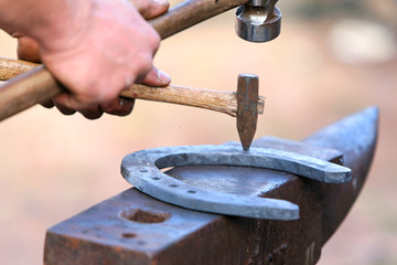 horse shoe spike holes