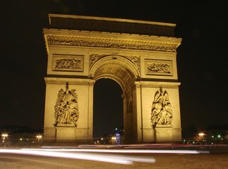 Fototapeta na wymiar Paryż - Łuk Triumfalny w nocy