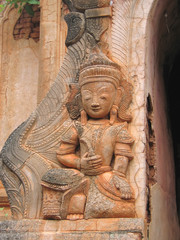 Fototapeta na wymiar szczegóły rze¼by świątyni birmańskiej, Kakku, Myanmar
