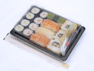 sushi im take away pack nah aufnahme