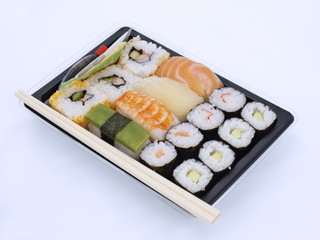 sushi im take away pack nah aufnahme