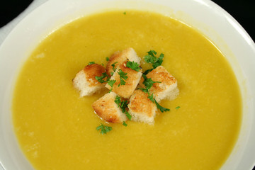 croutons in pumpkin soup
