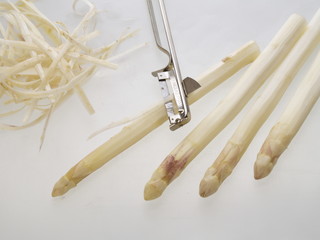 rohen spargel schälen
