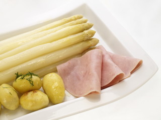 gekochter spargel mit schinken