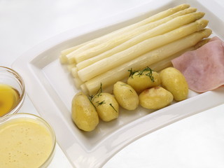 gekochter spargel mit schinken