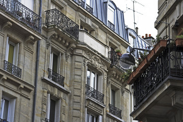 Fototapeta na wymiar nice parisian dwellings