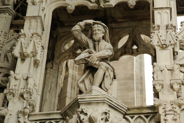 statue am mailänder dom