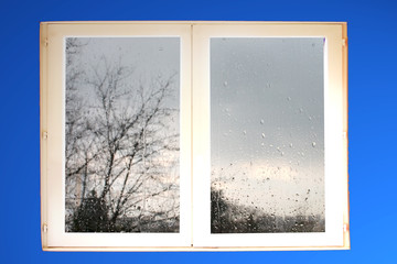 fenêtre et pluie