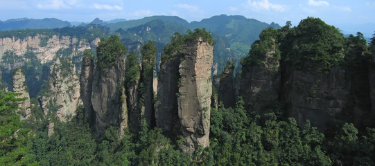 Fototapeta premium high rocks in the jungle, zhengjiajie national park, china, pano