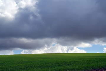 Obraz na płótnie Canvas coline nuageuse