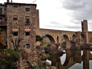 besalu bridge