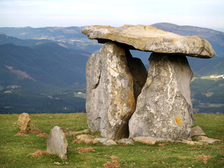dolmen ancestral en el monte oiz