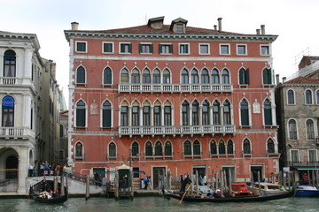 Fototapeta na wymiar 2006-04-29 venise gd canal façade