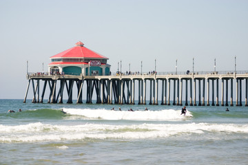 Naklejka premium famous huntington beach pier