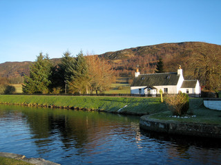 cottage on loch ness