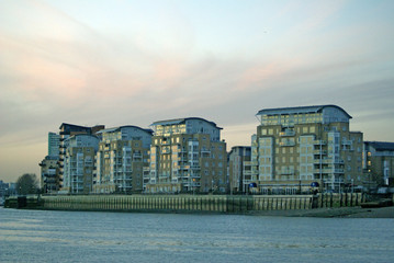 luxury urban housing along the thames river