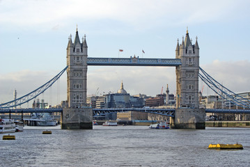 Fototapeta na wymiar day view of tower bridge,boats,st.paul's cathedral