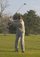 joueur de golf au départ