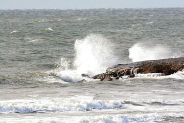 waves crashing on rocks 03