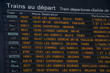 panneau indicateur dans un gare
