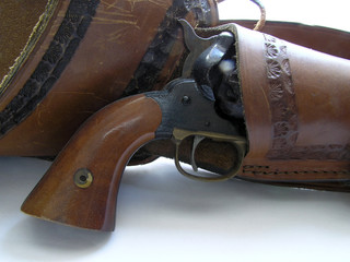 0857 - revolver dans son ceinturon