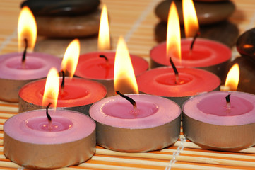 Obraz na płótnie Canvas burning candles ready for the aromatherapy session