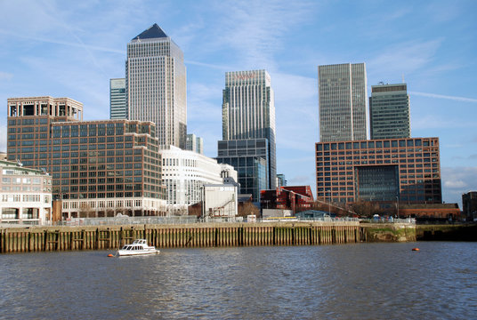 canary wharf and office buildings