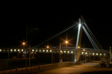 Fototapeta na wymiar most w nocy