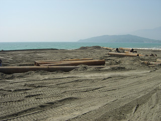 tubi sulla spiaggia