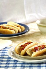 hotdogs and buns
