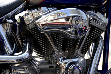 Fototapeta na wymiar gros plan du moteur d'une moto de légende
