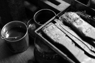 pinceaux huilées et leurs pots