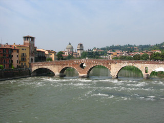 Naklejka premium bridge over adige river, verona