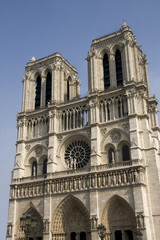 facade de la cathédrale notre dame - paris