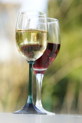 glas mit rotwein und wei§wein