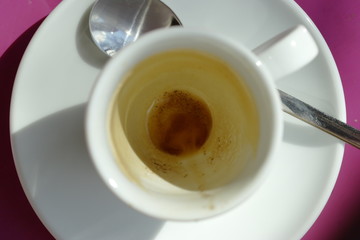 ausgetrunkene tasse espresso