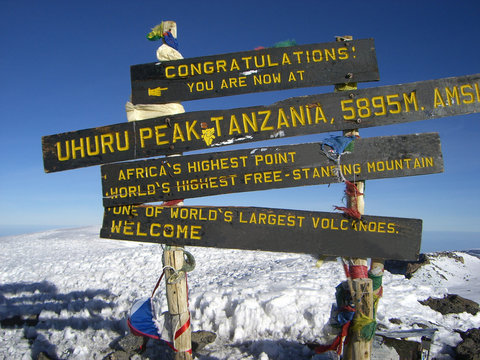 Fototapeta at the top of mt. kilimanjaro.