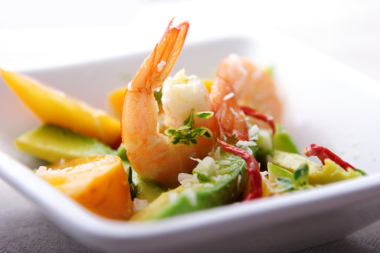 shrimp,avocado and mango salad