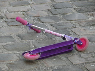 trotinette abandonnée.