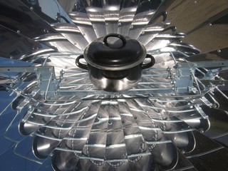 solar cooker (solar oven)