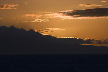 Fototapeta na wymiar Sunset in Maui, Hawaii.