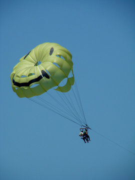great day to parasail