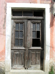 Fototapeta na wymiar old house door