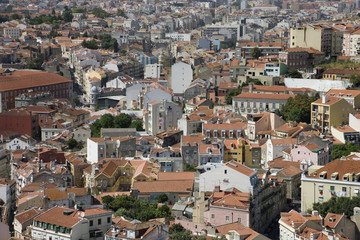 Fototapeta na wymiar Widok z lotu ptaka budynków w Lizbonie, w Portugalii.