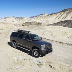 Obraz na płótnie Canvas Four wheel drive truck in Death Valley.