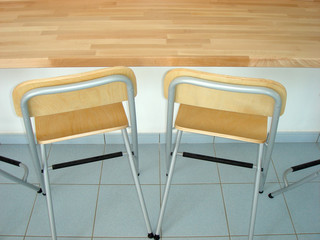 comptoir et chaises